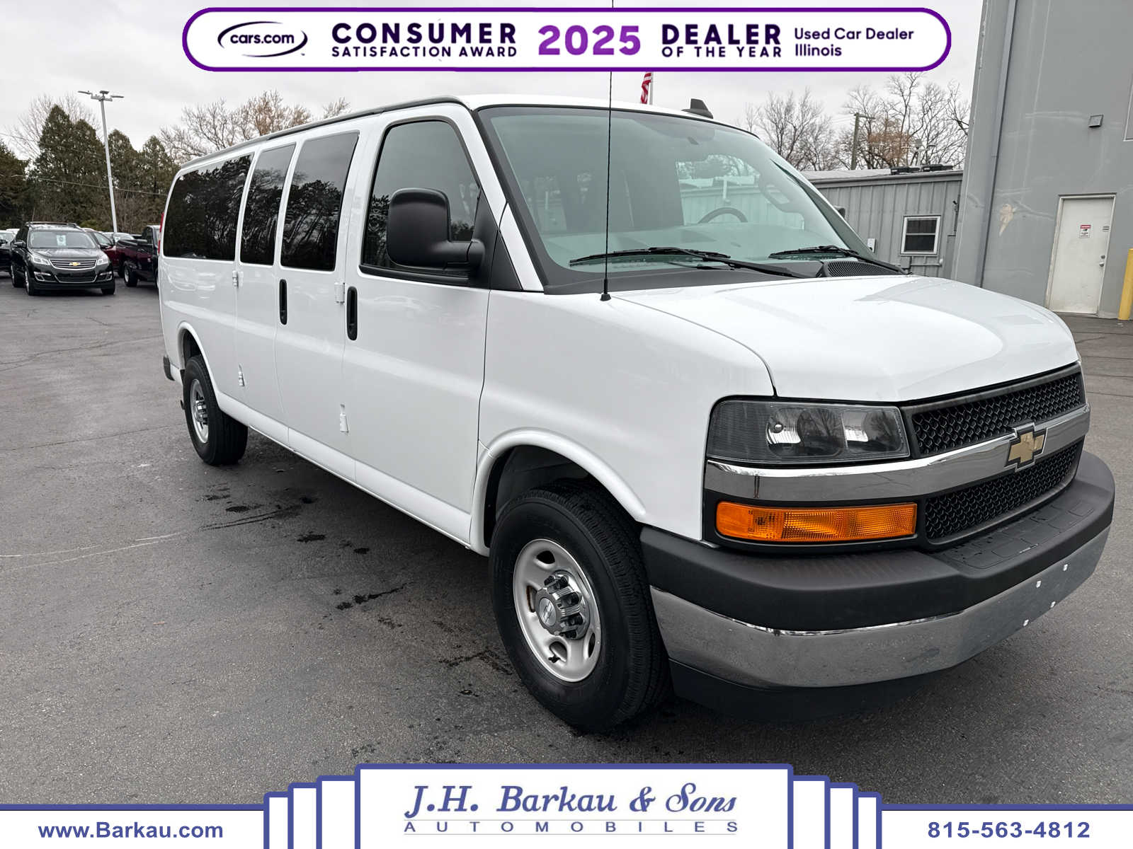 2017 Chevrolet Express Passenger LS's photo
