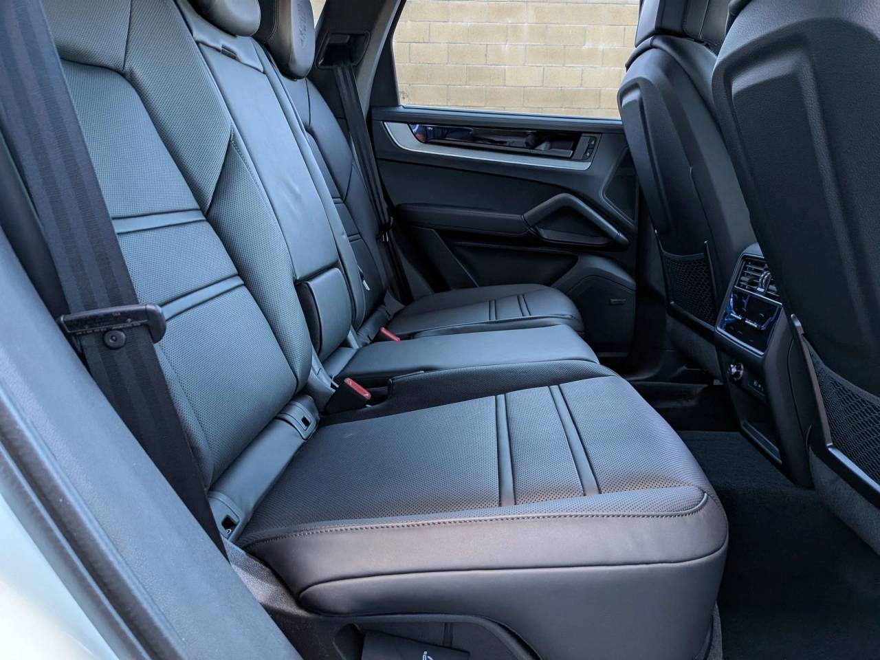 2026 Porsche Cayenne Base photo 19