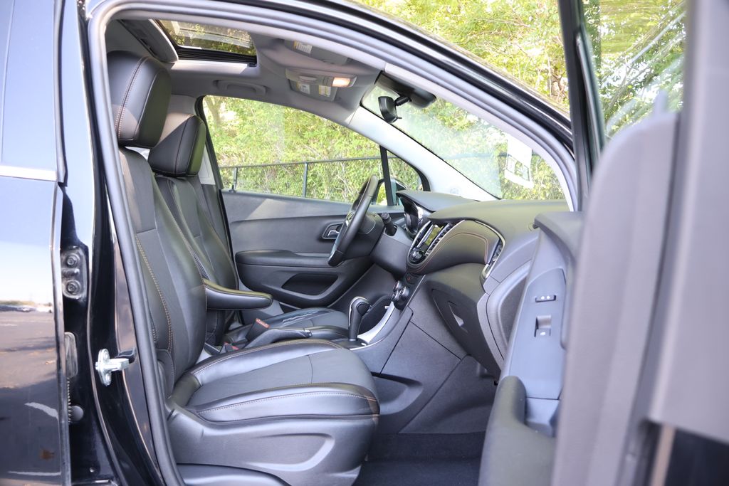 2020 Chevrolet Trax LT photo 32