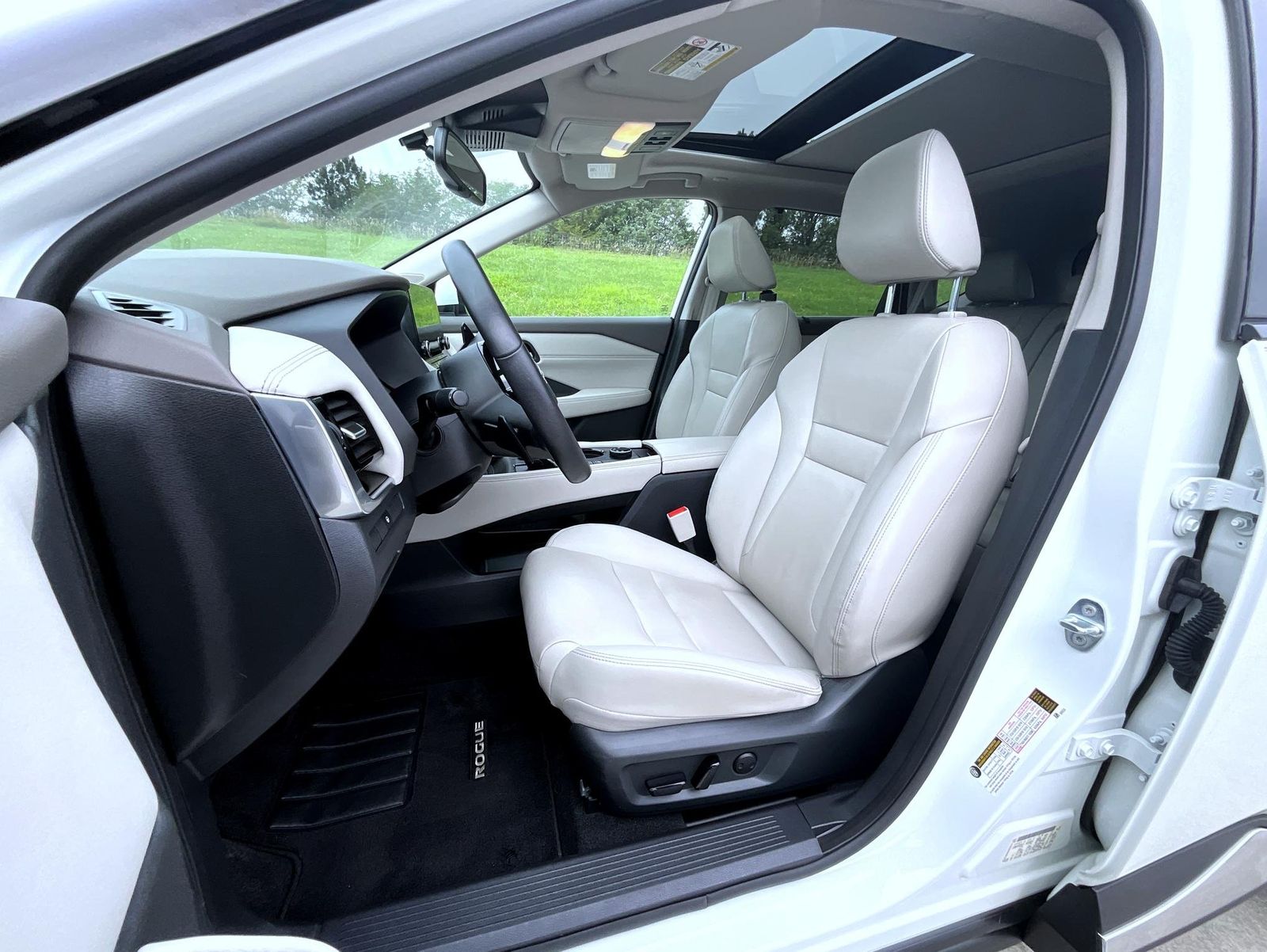 2022 Nissan Rogue SL photo 11