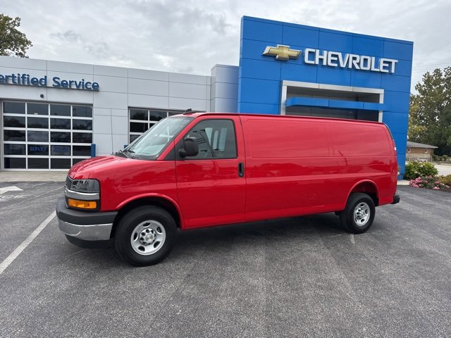 2025 Chevrolet Express Cargo 3500 photo 3