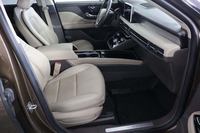2022 Lincoln Corsair Standard photo 24