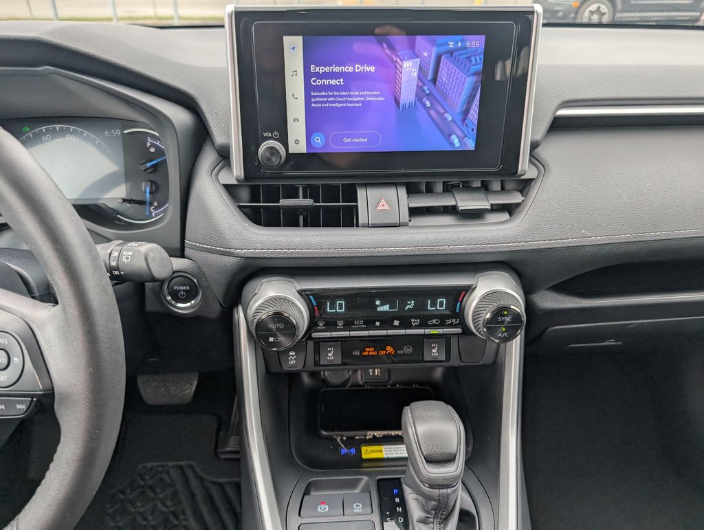 2024 Toyota RAV4 Hybrid XLE photo 18