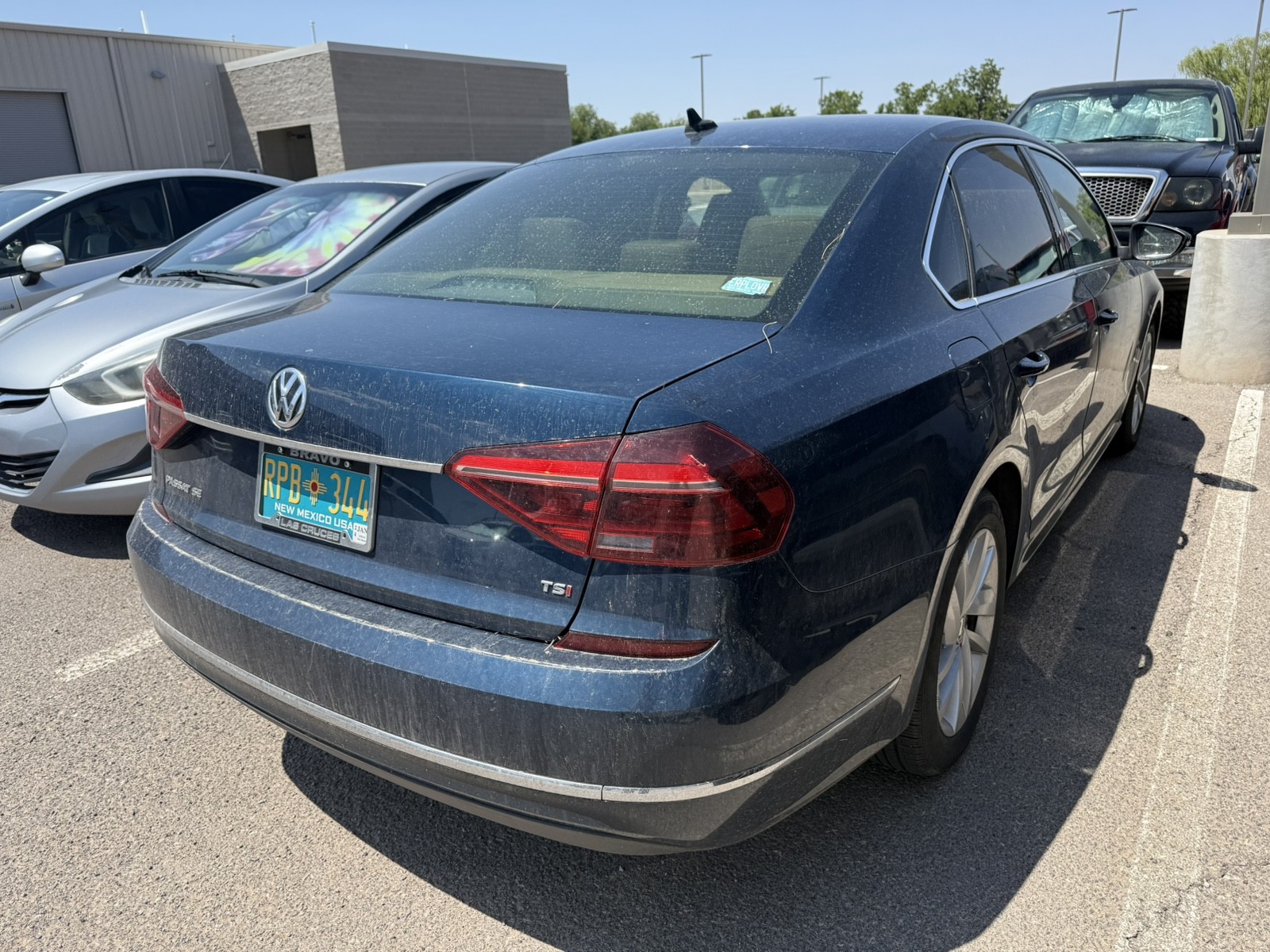 Used 2018 BLUE Volkswagen 2.0T SE image 6