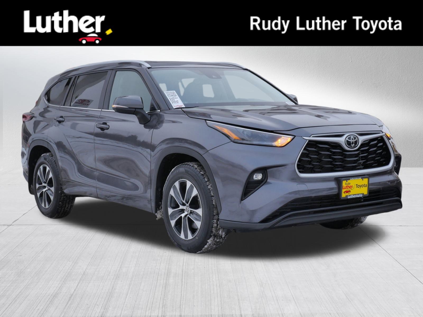 2024 Toyota Highlander XLE's photo
