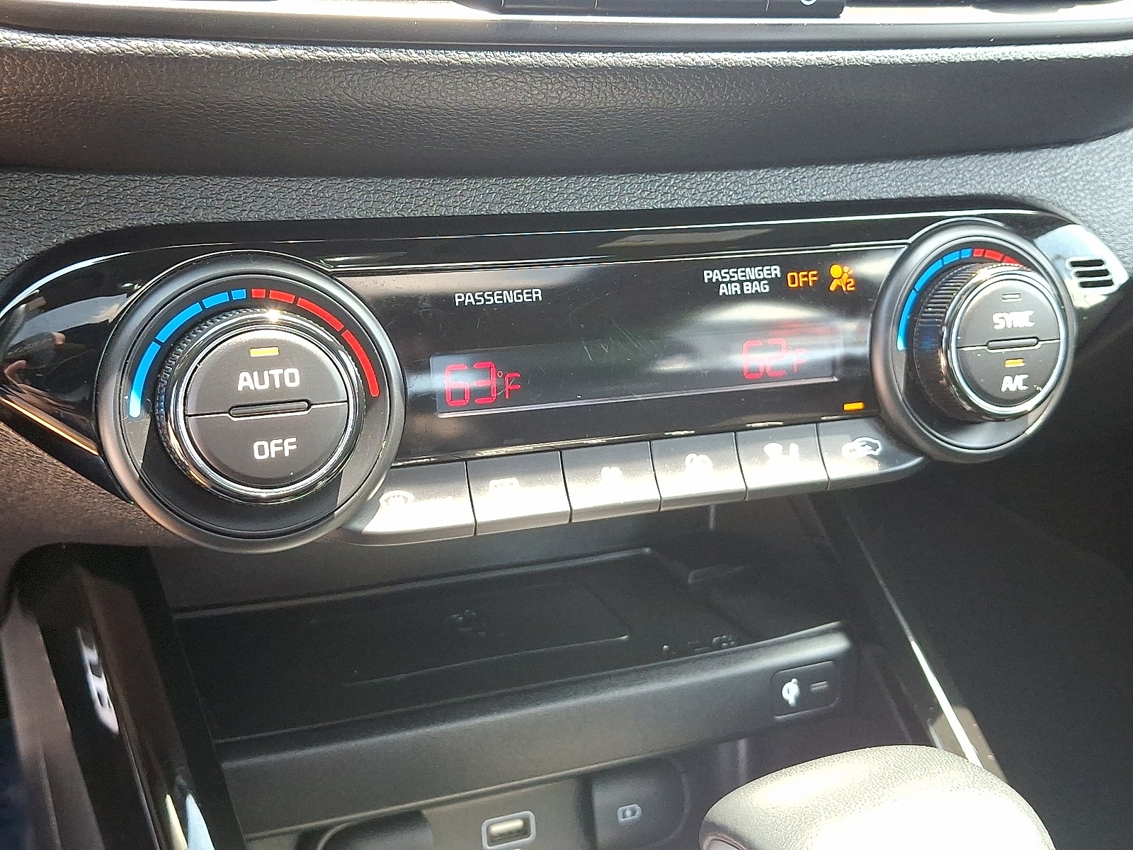 2023 Kia Forte GT-Line photo 17