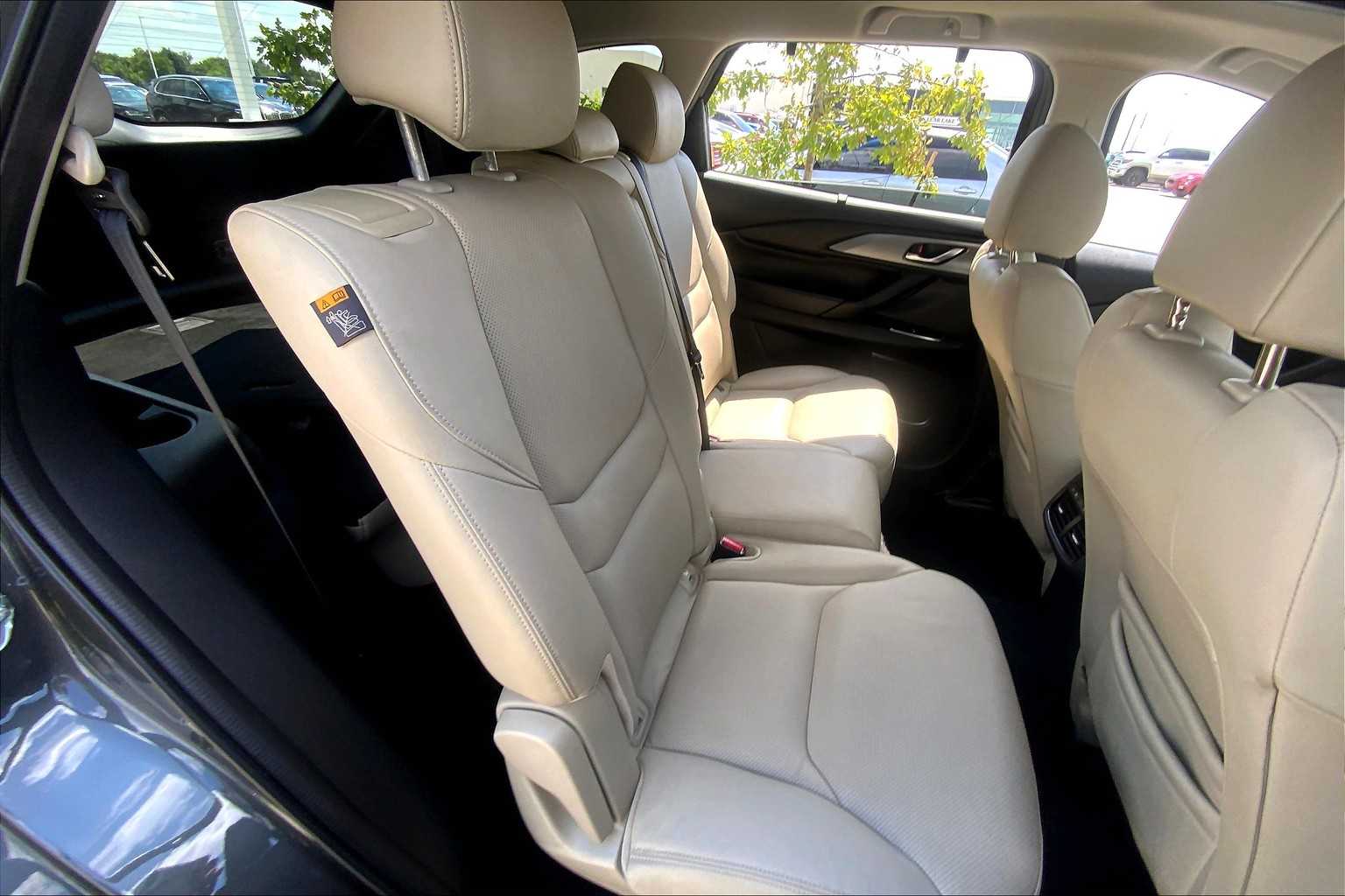 2022 Mazda CX-9 Touring photo 17
