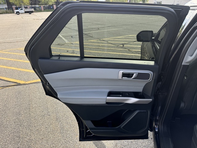 2023 Ford Explorer XLT photo 17