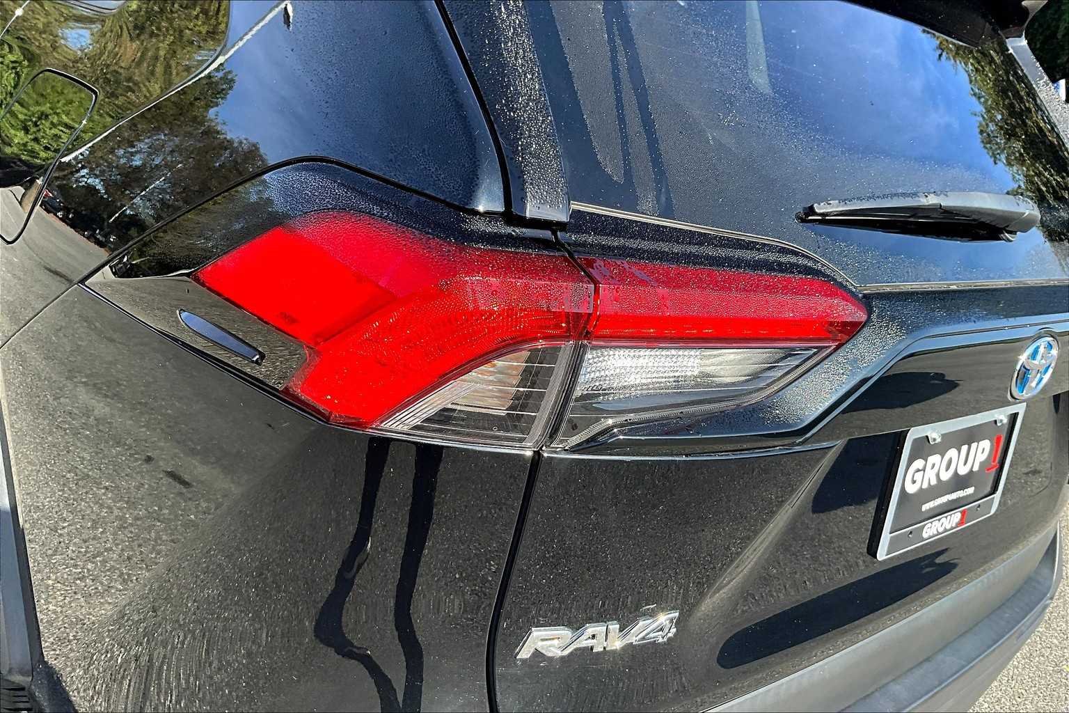 2022 Toyota RAV4 Hybrid XLE photo 27
