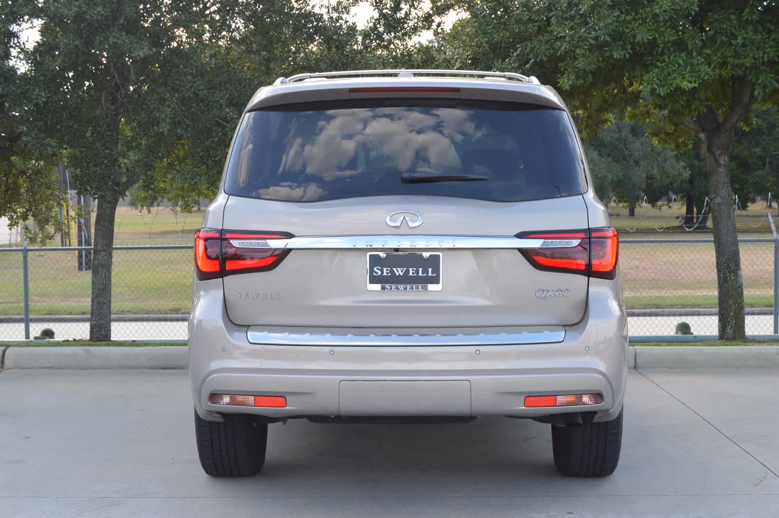 2022 Infiniti QX80 Sensory photo 2