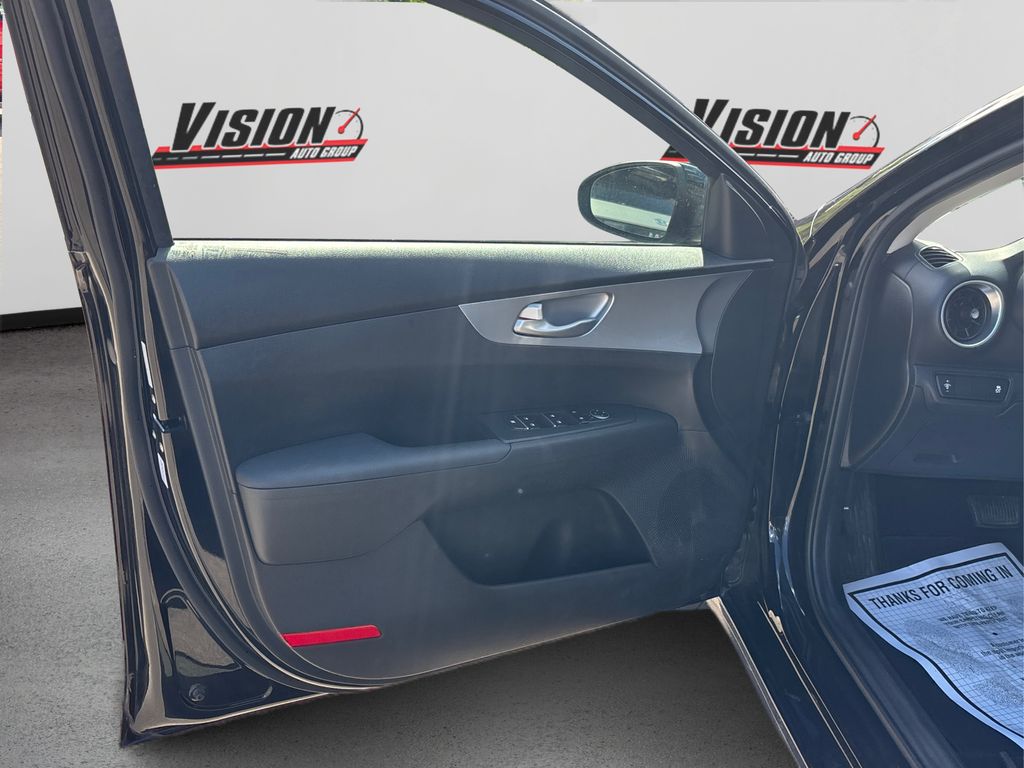 2022 Kia Forte LXS photo 22