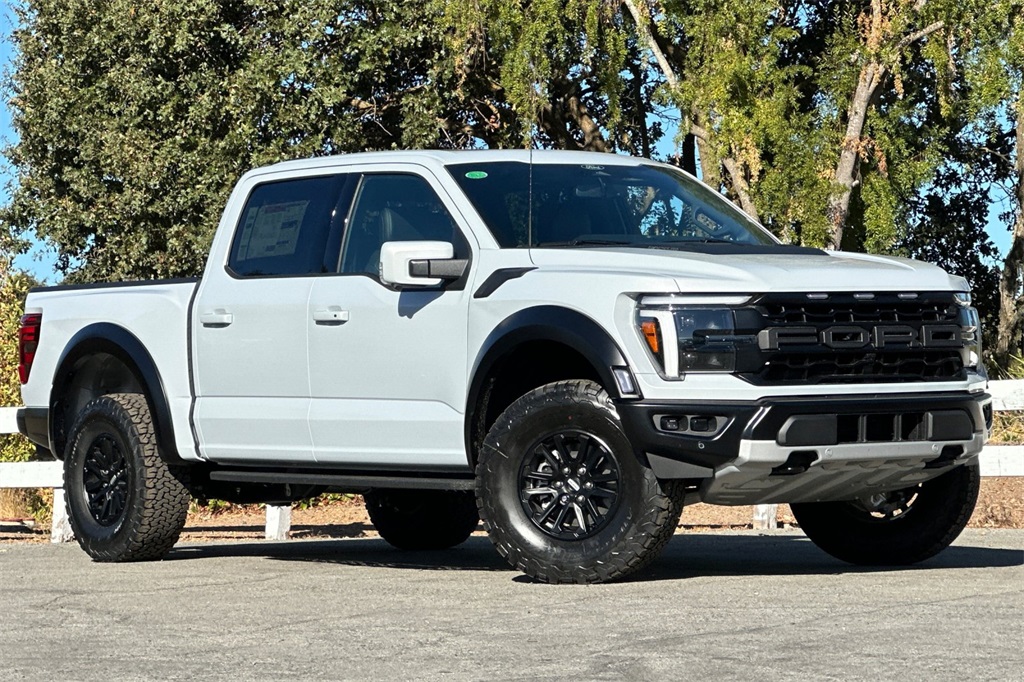 2025 Ford F-150 Raptor photo 2