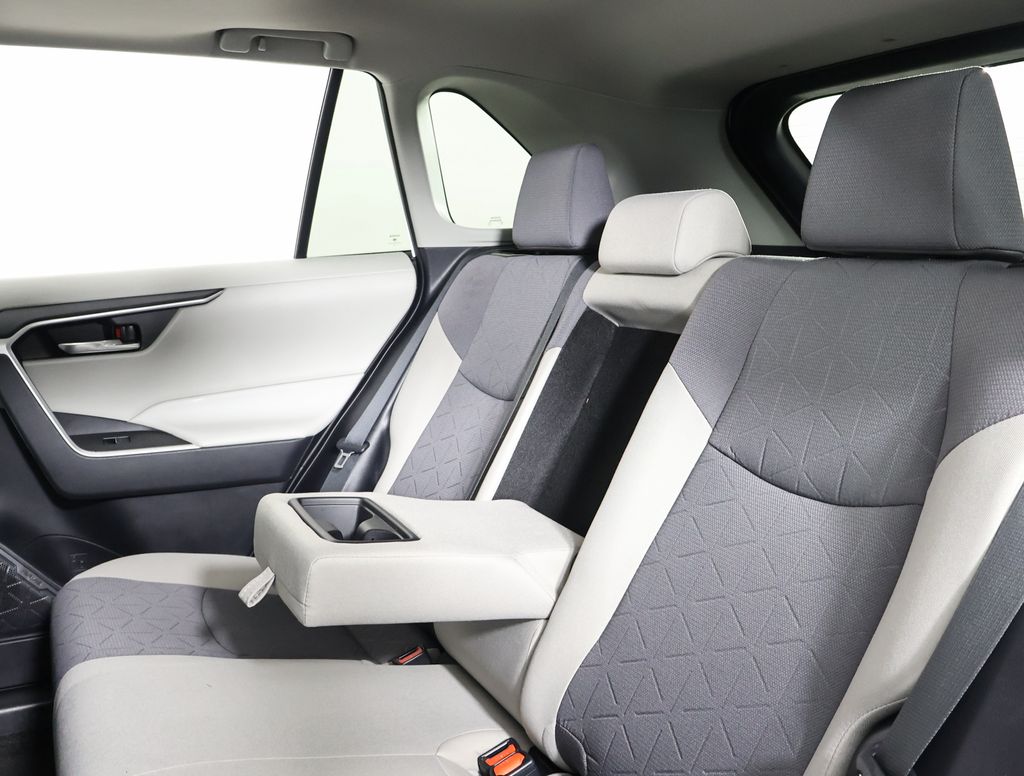 2023 Toyota RAV4 XLE photo 14