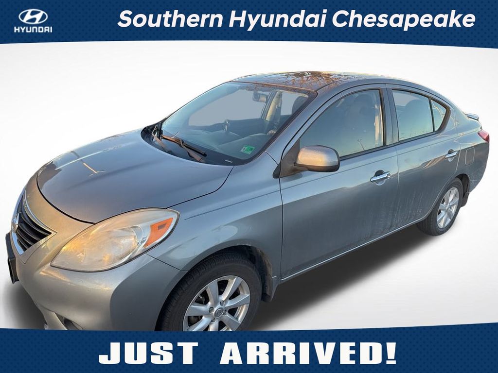 2014 Nissan Versa Sedan SV's photo