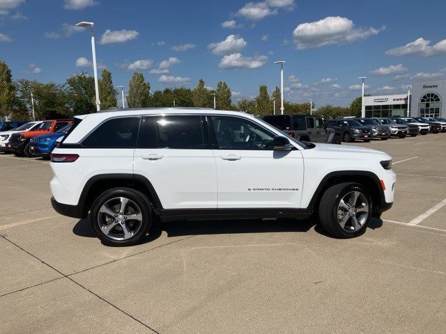 2023 Jeep Cherokee 4xe photo 4