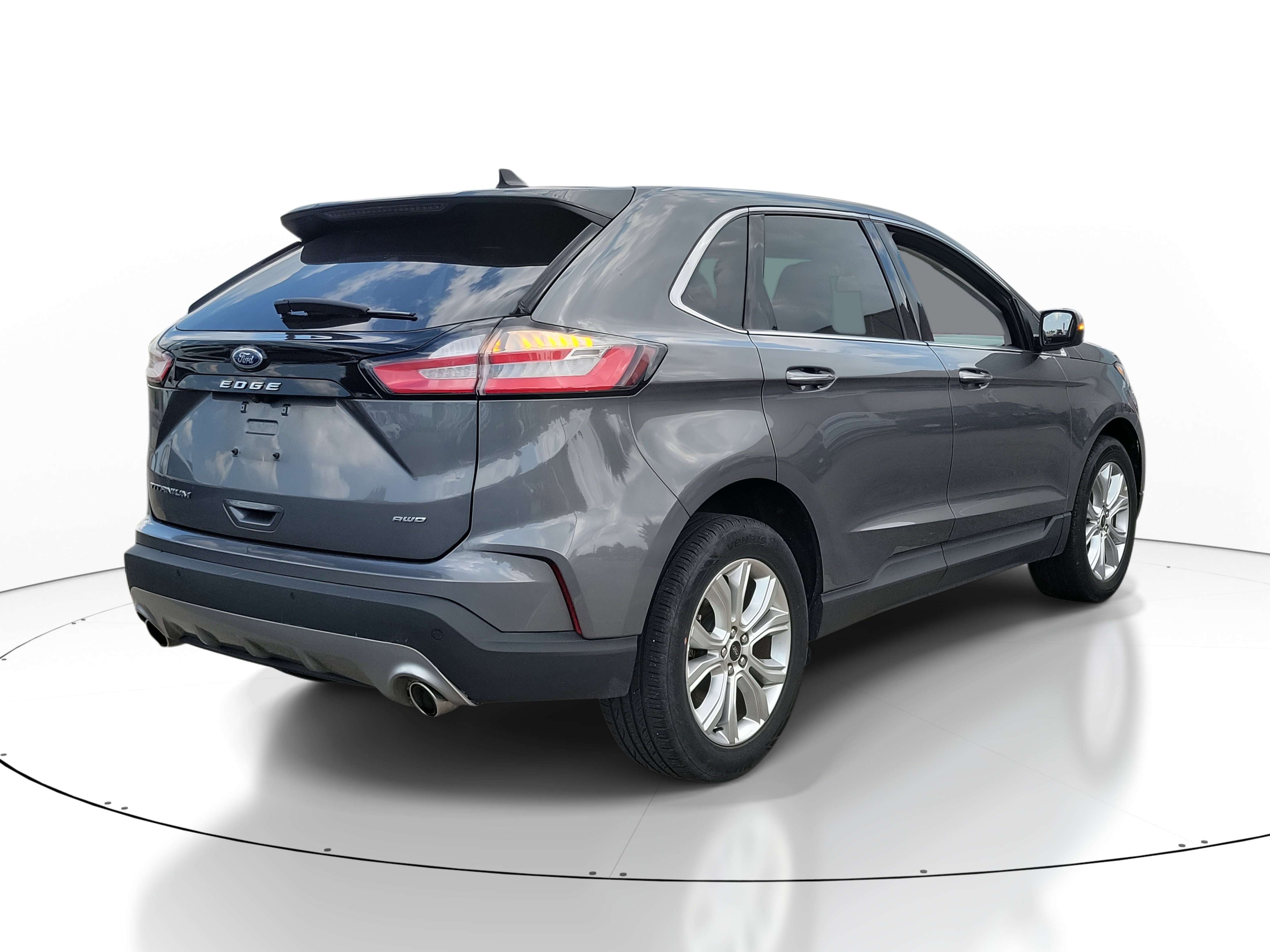 2024 Ford Edge Titanium photo 4