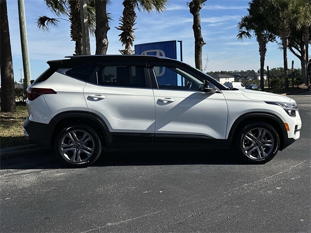 2021 Kia Seltos S photo 2