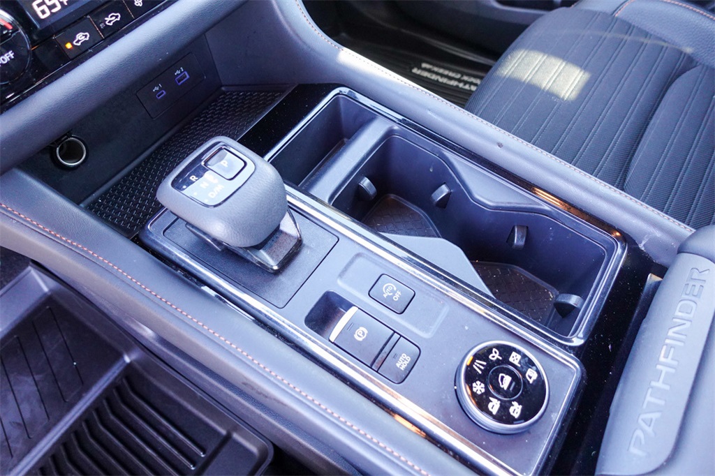 2025 Nissan Pathfinder Rock Creek photo 17