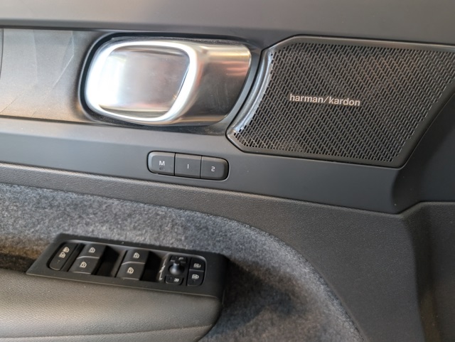 2023 Volvo XC40 Recharge Ultimate photo 12
