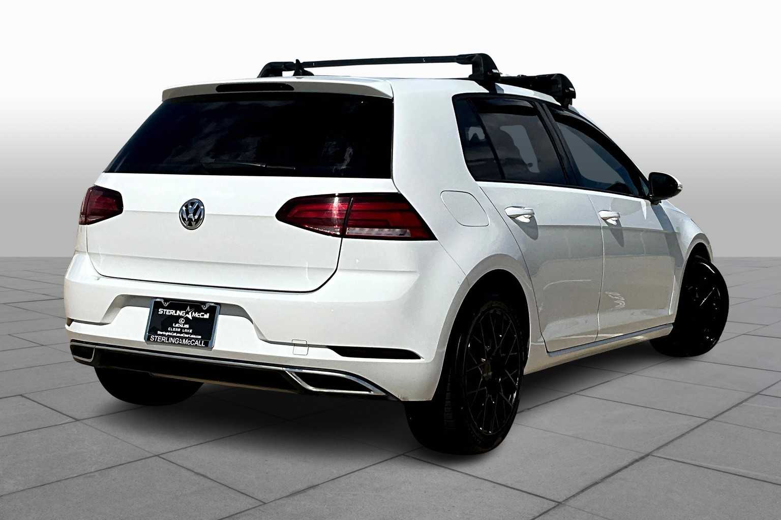 2021 Volkswagen Golf TSI photo 11