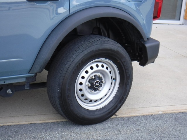 2023 Ford Bronco Base photo 4