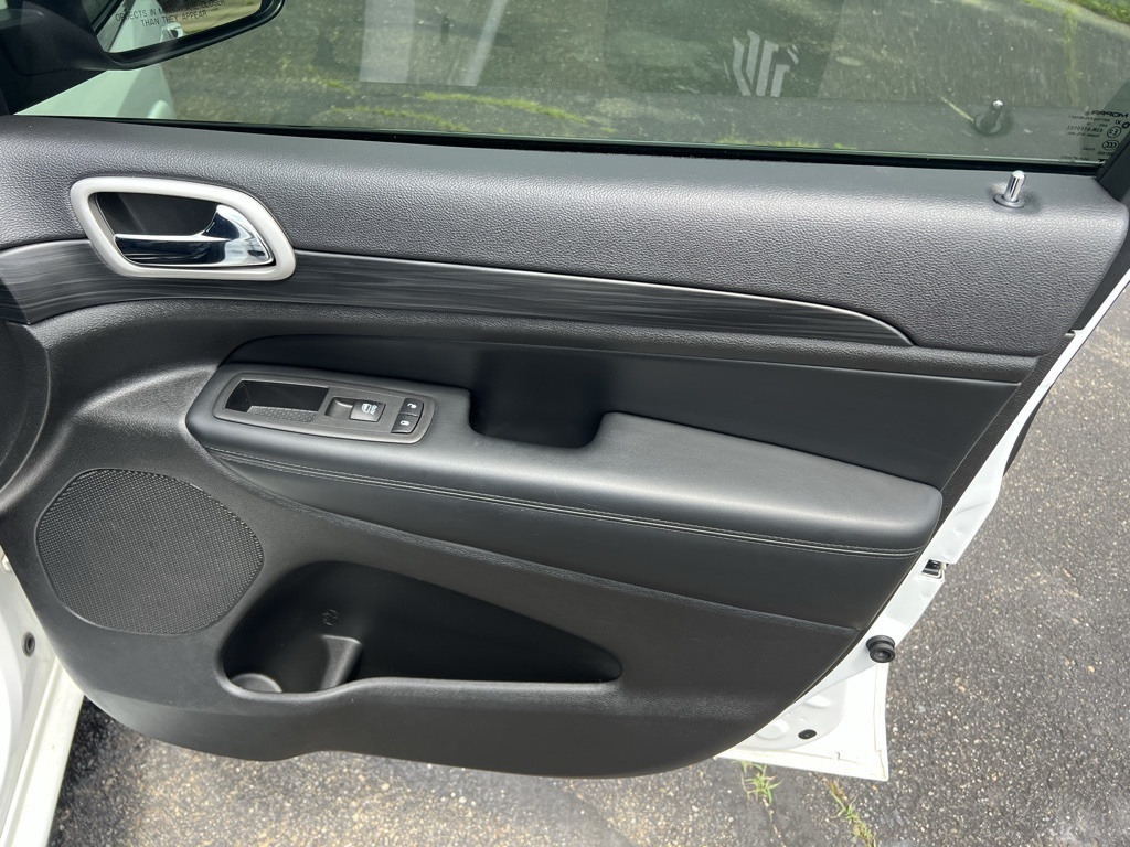 2020 Jeep Grand Cherokee Altitude photo 34