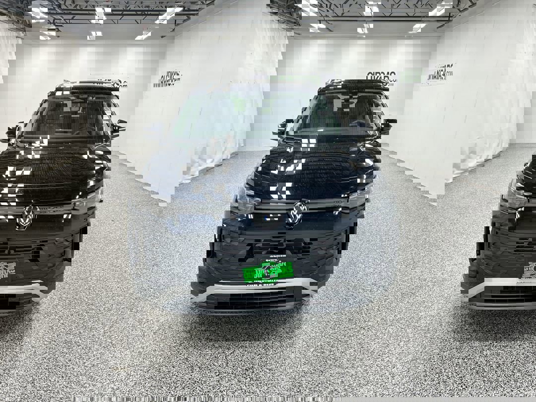 2025 Volkswagen Tiguan SE photo 2