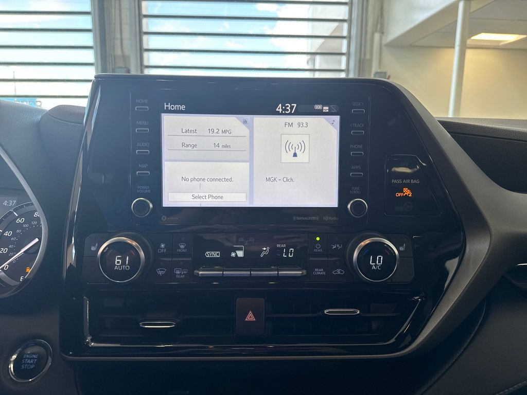 2022 Toyota Highlander XLE photo 8