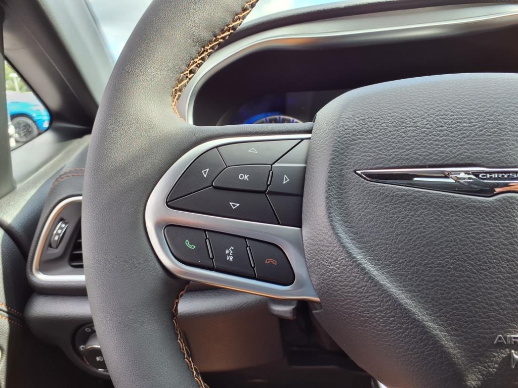 2026 Chrysler Pacifica Pinnacle photo 21