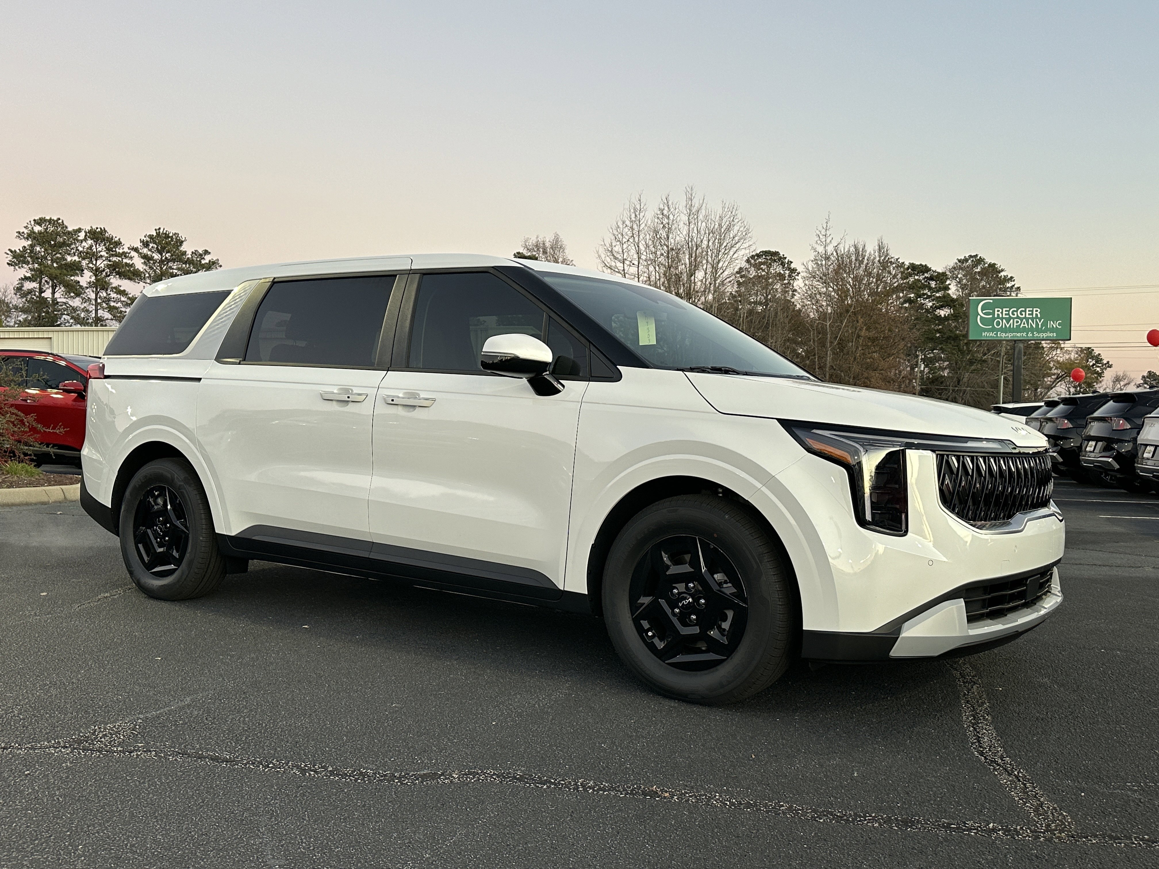 2026 Kia Carnival LX's photo