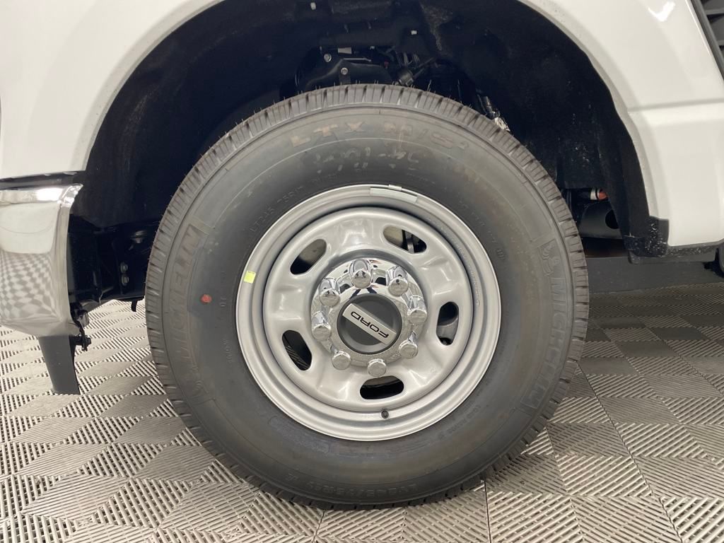 2025 Ford F-250 XL photo 3