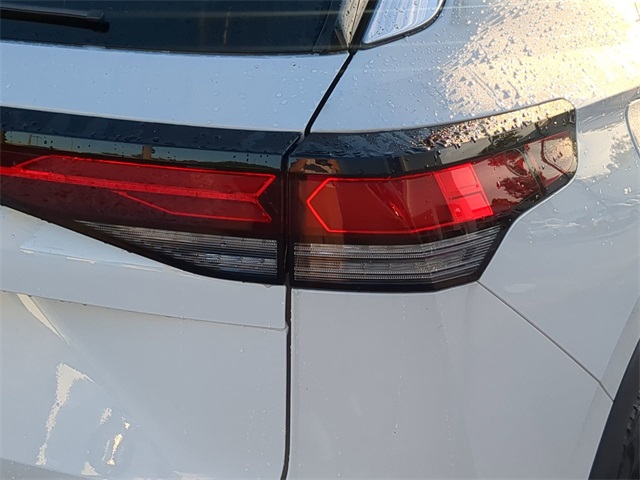 2025 Volkswagen Tiguan SE photo 3