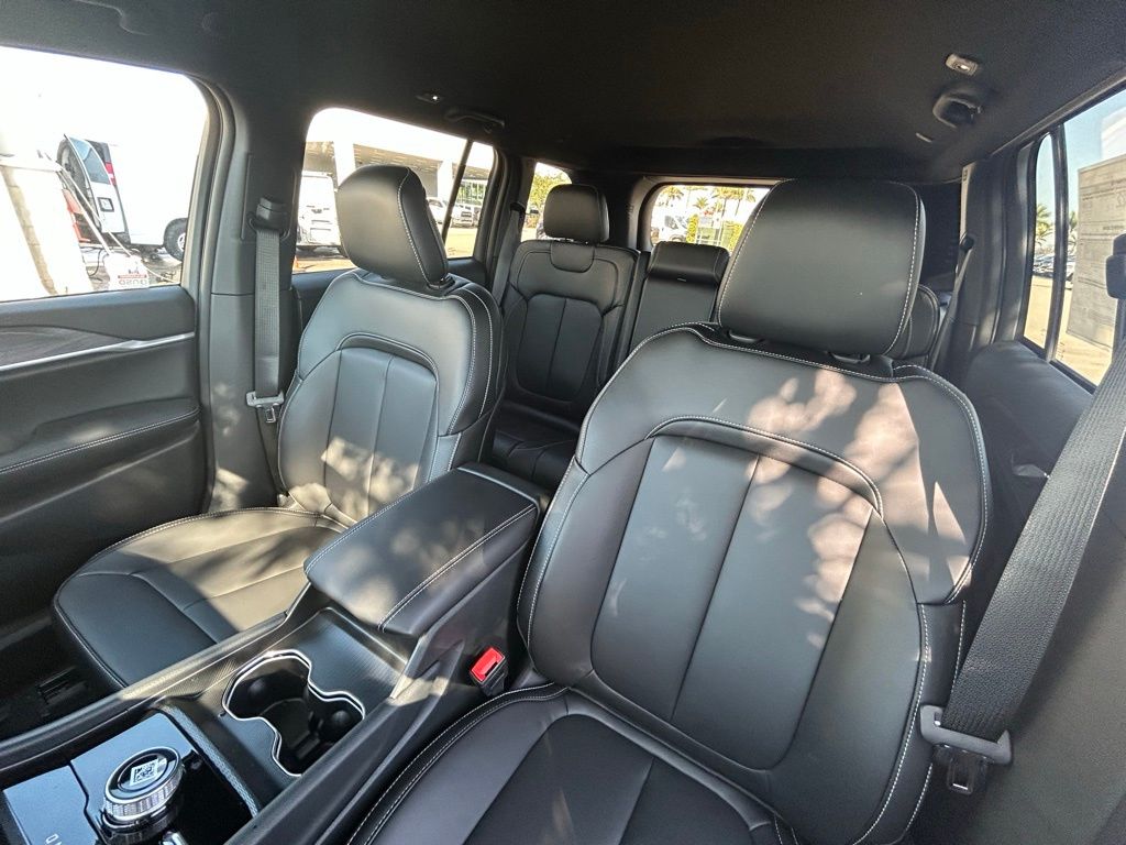 2025 Jeep Grand Cherokee Limited photo 17