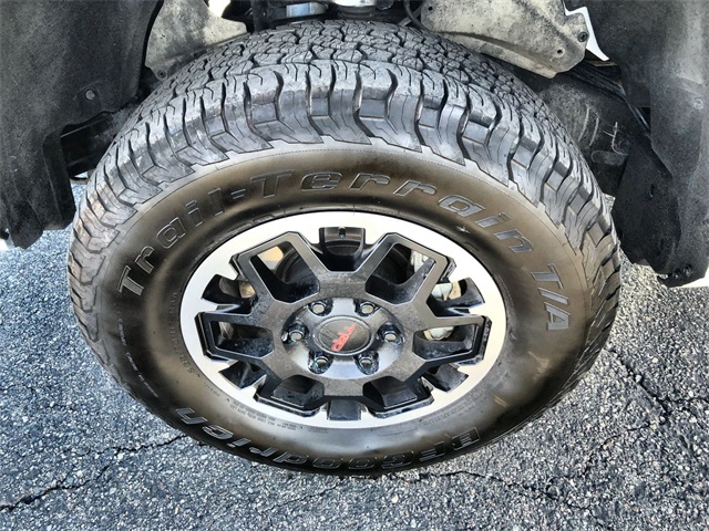 2024 Toyota Tacoma TRD Off-Road photo 2