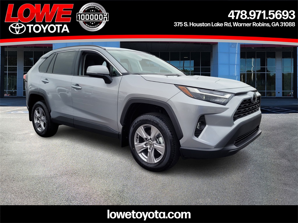 2025 Toyota RAV4 XLE's photo