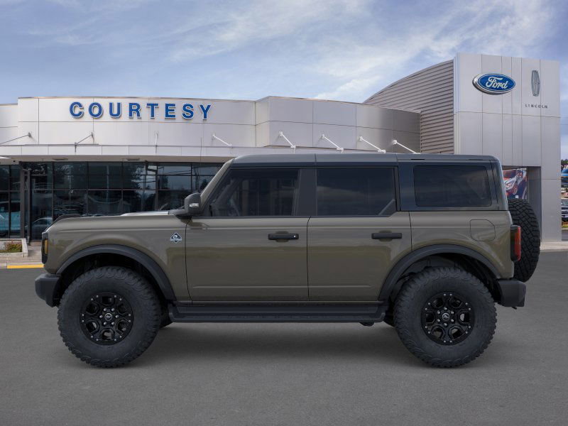 2025 Ford Bronco Outer Banks photo 2