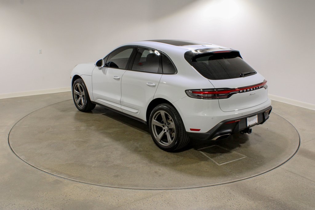 2023 Porsche Macan Base photo 2