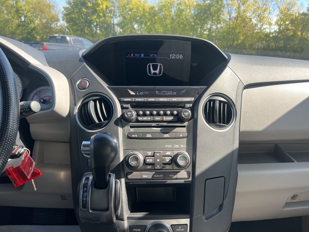 2015 Honda Pilot SE photo 14