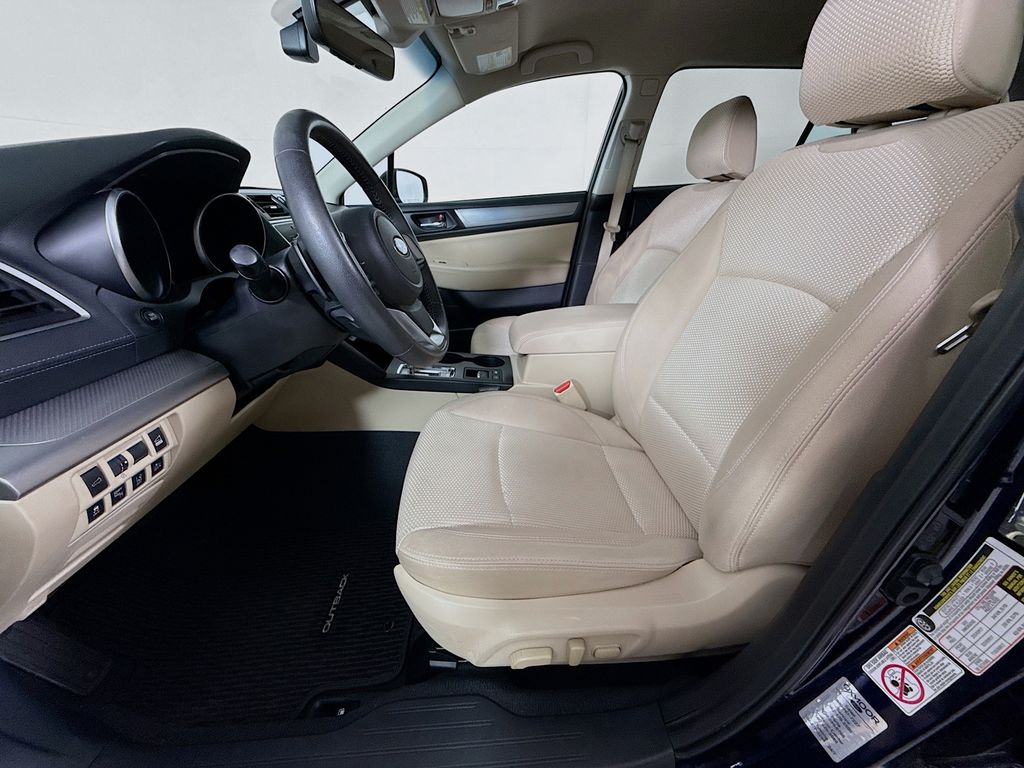 2018 Subaru Outback Premium photo 2