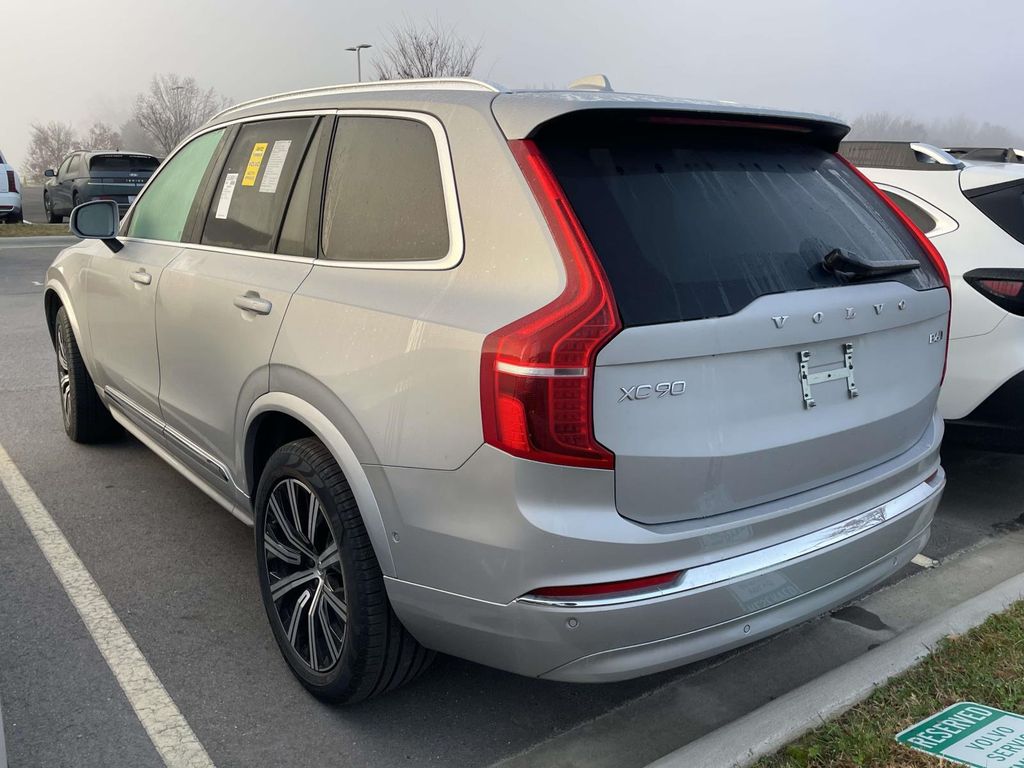 2025 Volvo XC90 Plus photo 3