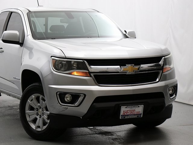 2018 Chevrolet Colorado LT photo 2