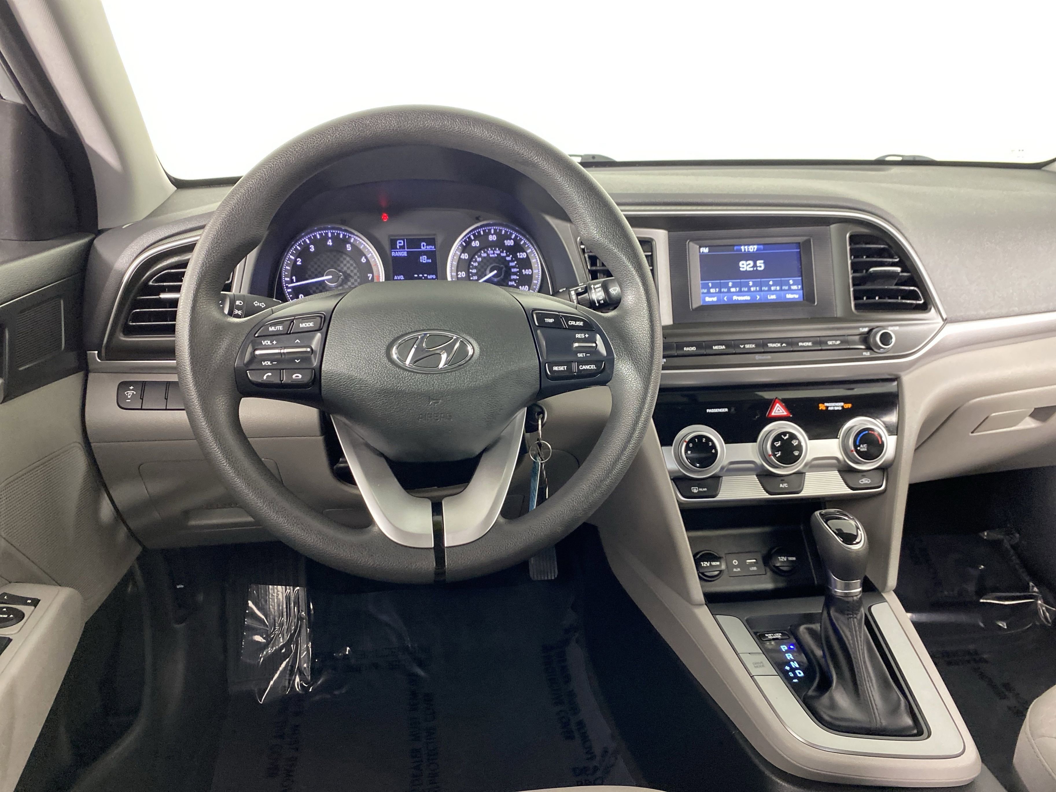 2019 Hyundai Elantra SE photo 2