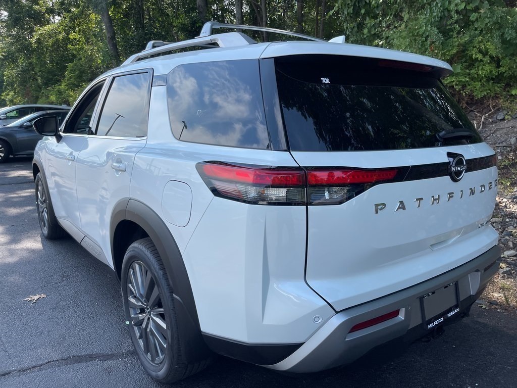 2025 Nissan Pathfinder SL photo 2