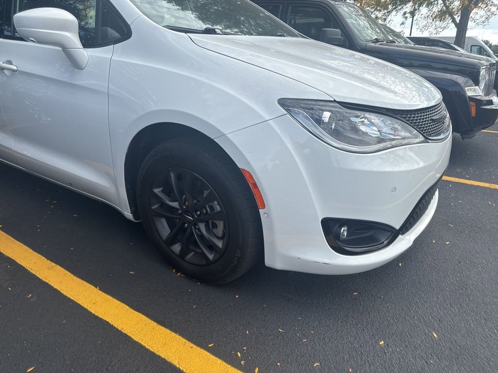 2020 Chrysler Pacifica Touring L photo 4