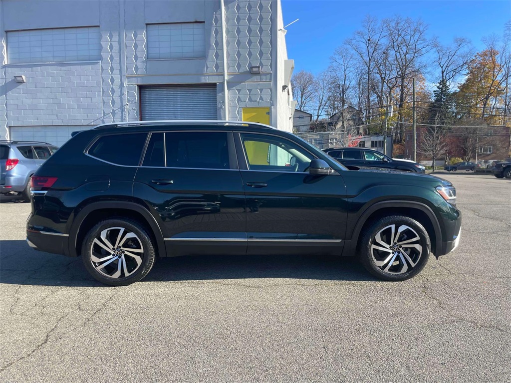 2022 Volkswagen Atlas SEL photo 2