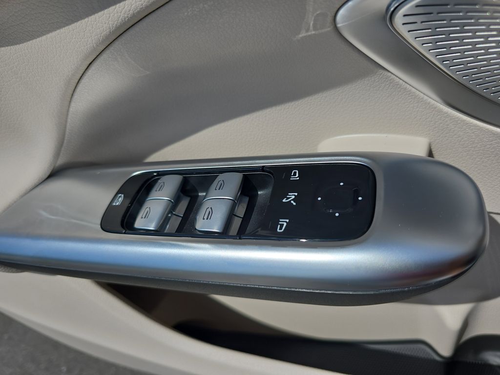 2025 Mercedes Benz C 300 photo 27