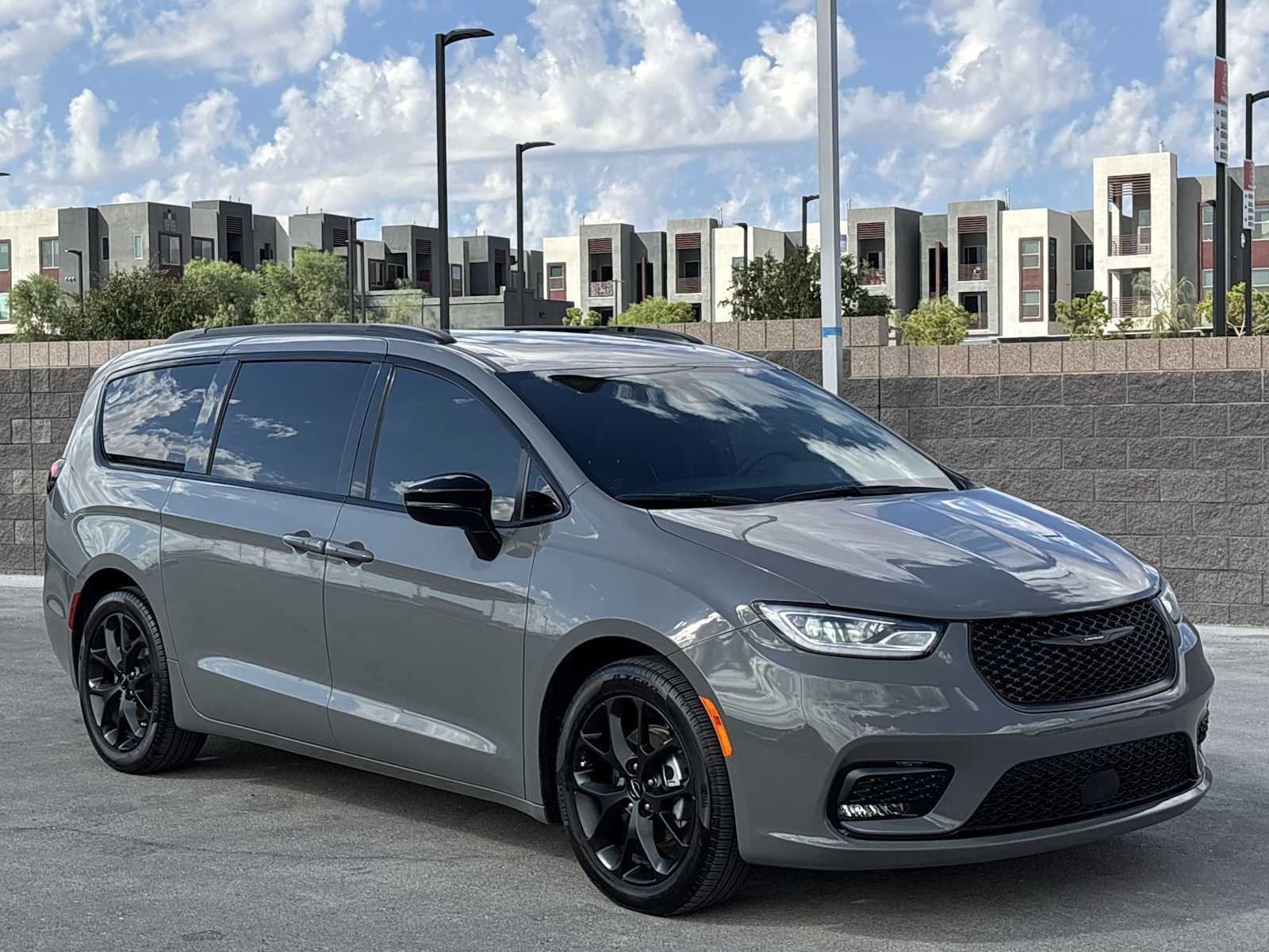 2023 Chrysler Pacifica Limited photo 3