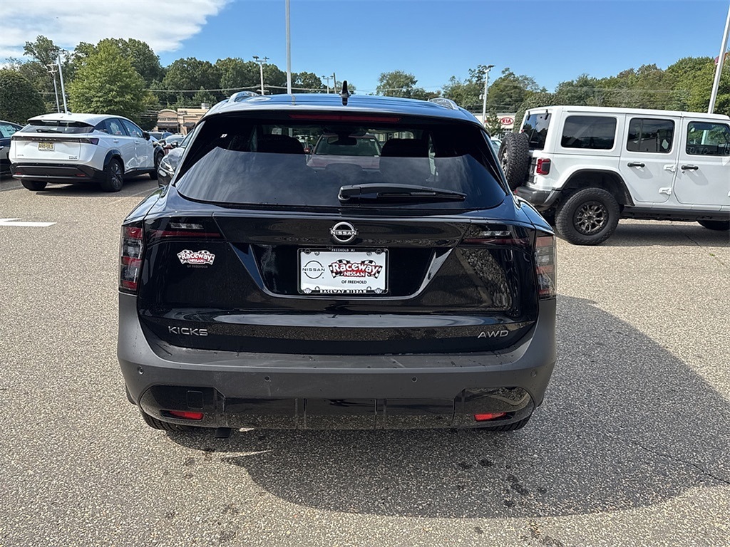2025 Nissan Kicks SV photo 4