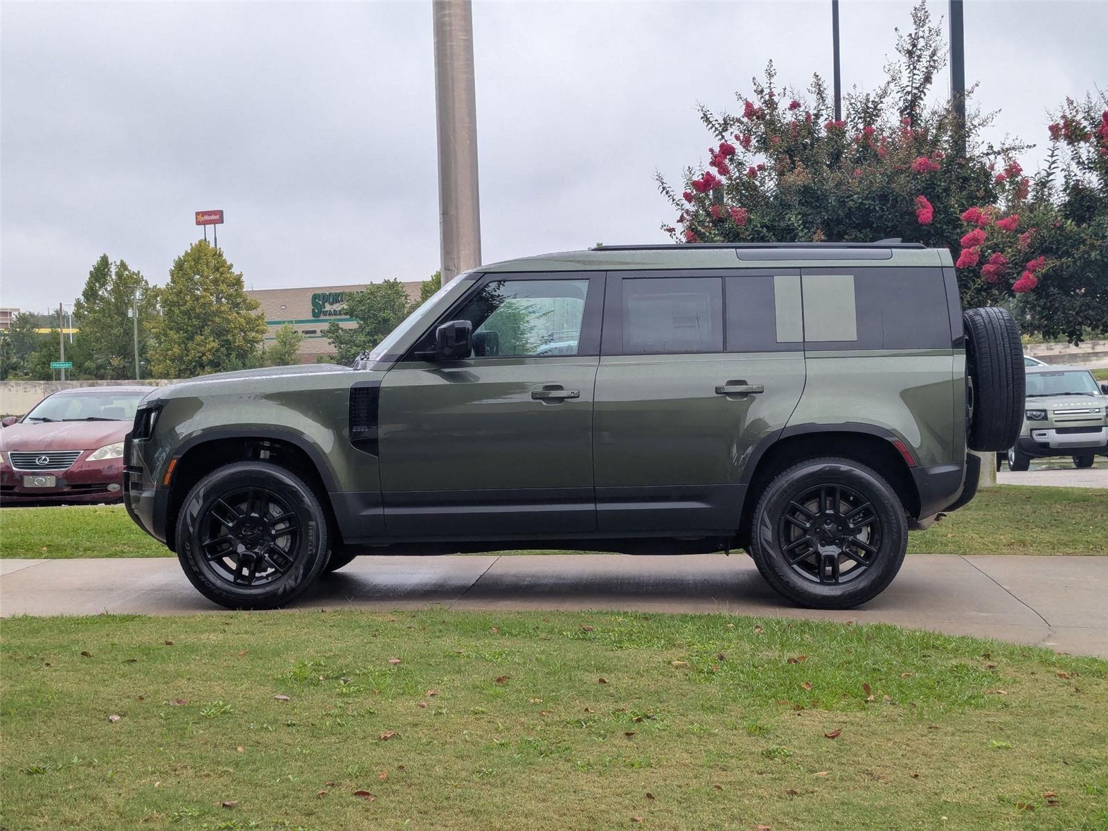 2026 Land Rover Defender 110 S photo 8