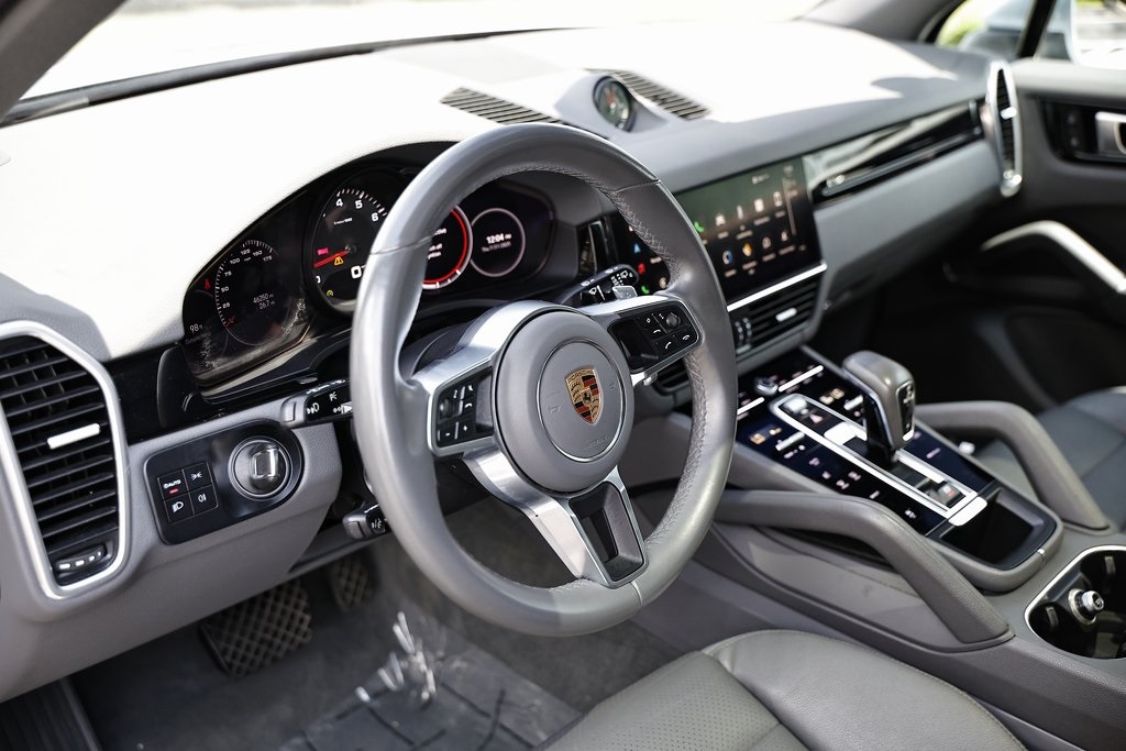 2022 Porsche Cayenne Platinum Edition photo 4